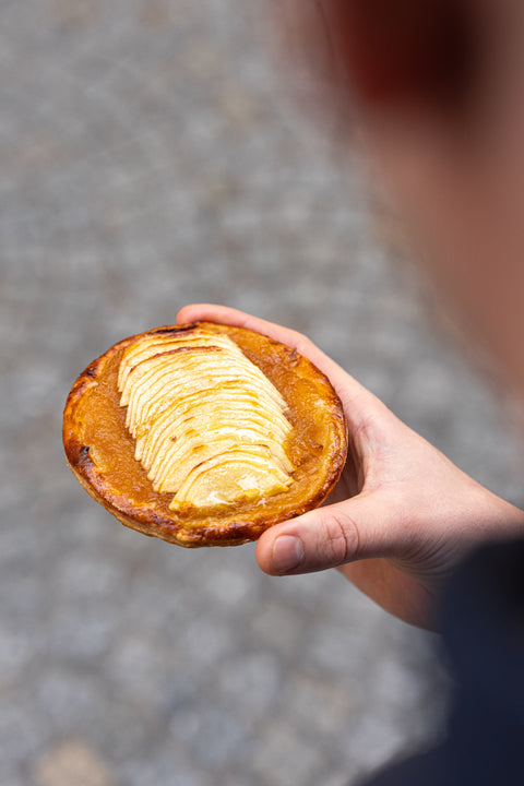TARTE FINE AUX POMMES LÉGÈREMENT CARAMÉLISÉES